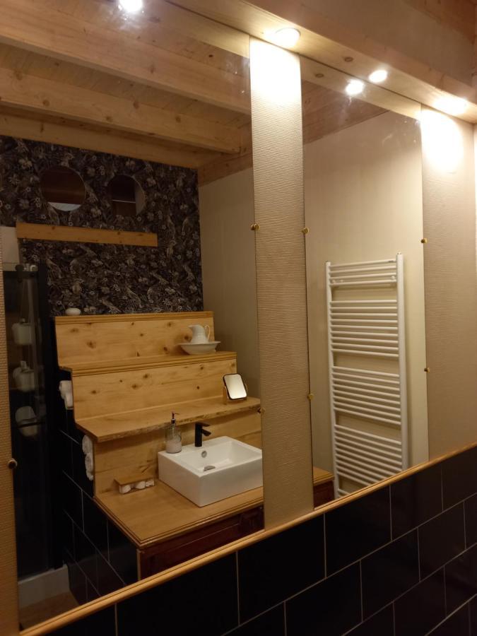 Appartement De Charme Dans Une Maison Isolee Presilly  Екстериор снимка